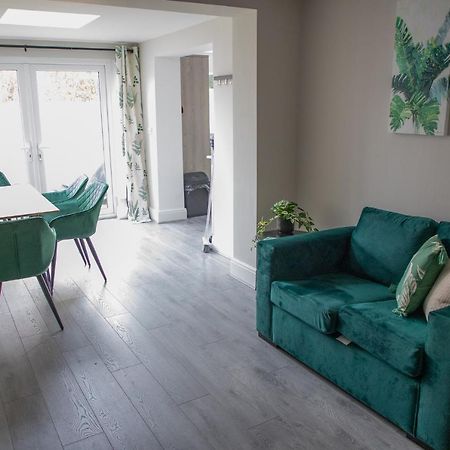 Wave Stays - Ground Floor Apartment - Outside Seating Area Клівліс Екстер'єр фото