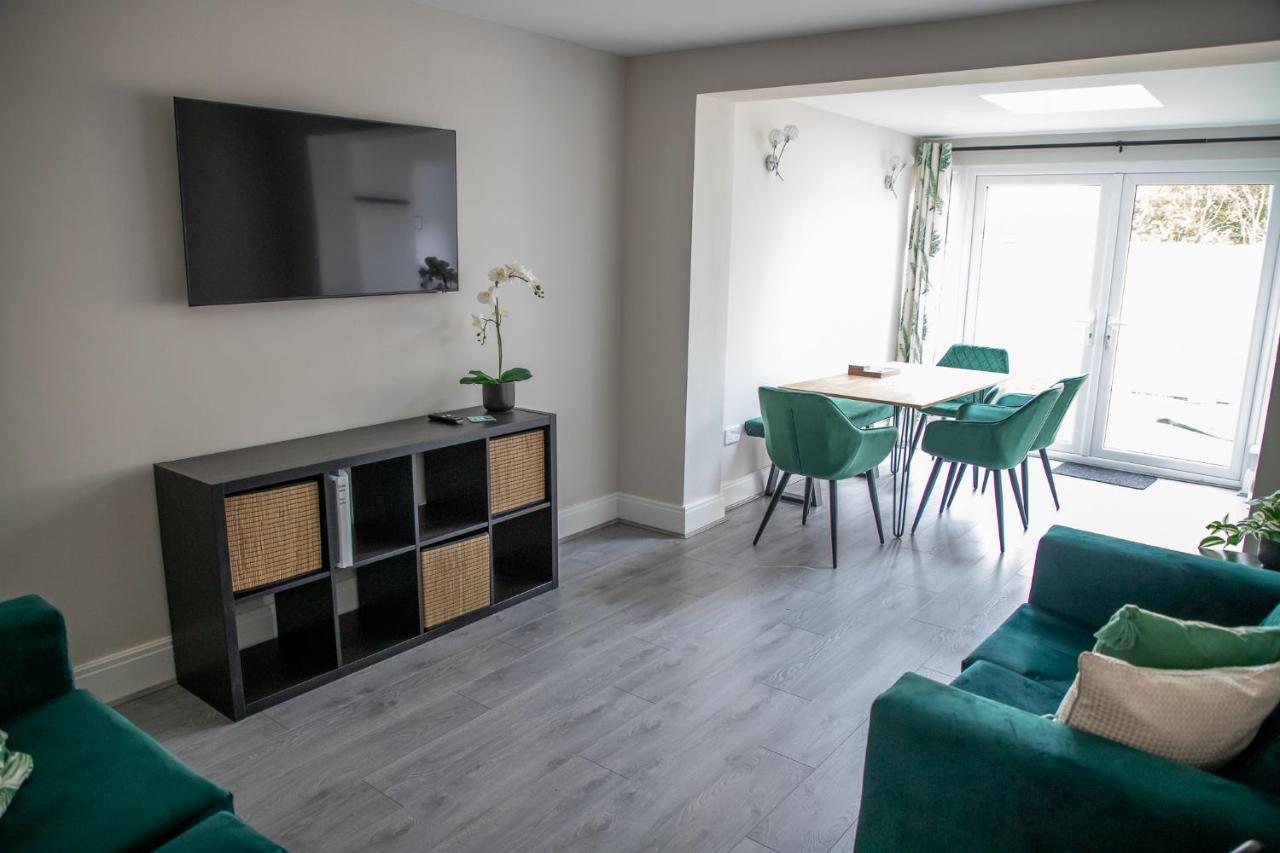 Wave Stays - Ground Floor Apartment - Outside Seating Area Клівліс Екстер'єр фото